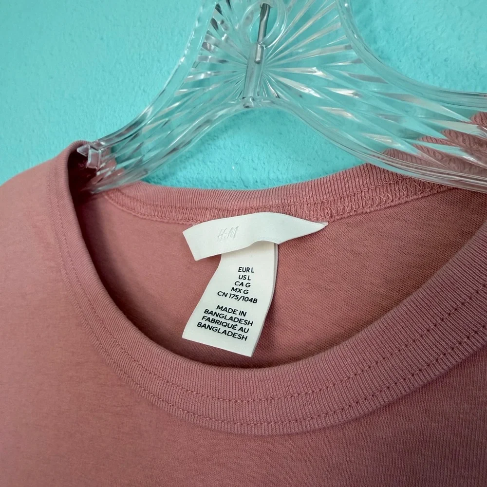 ♥️ H&M Pink Tee with L'AMOUR Print - Picture 2 of 5